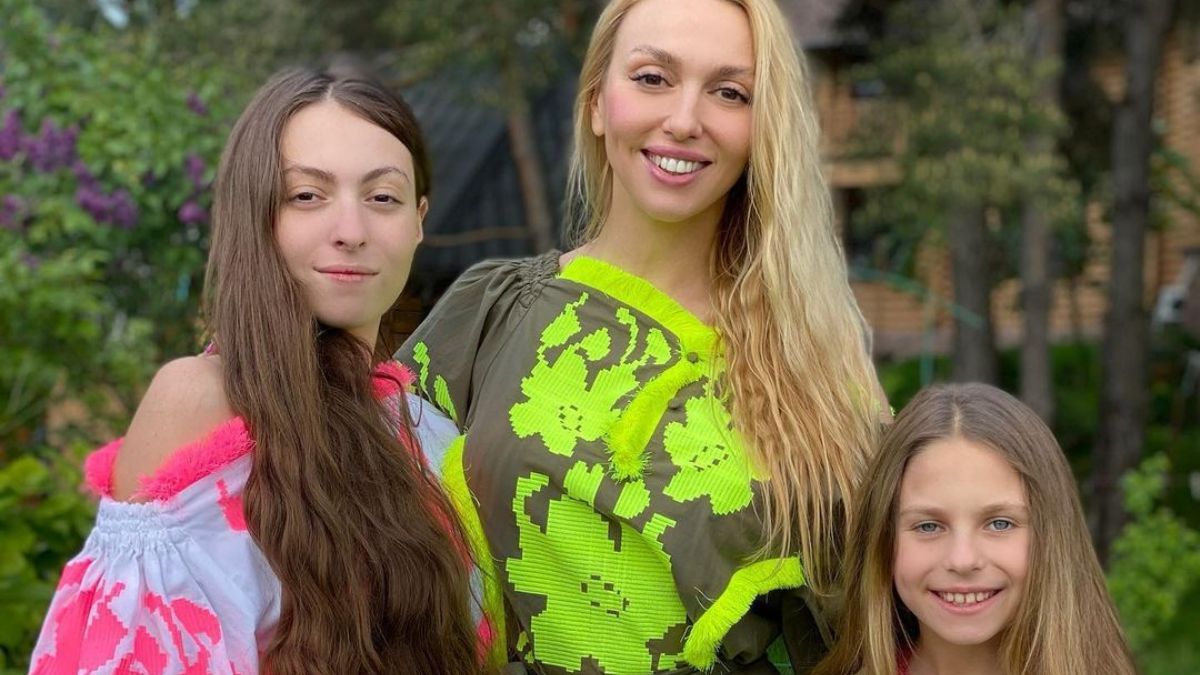 Оля Полякова с дочерьми Оля Полякова с дочерьми