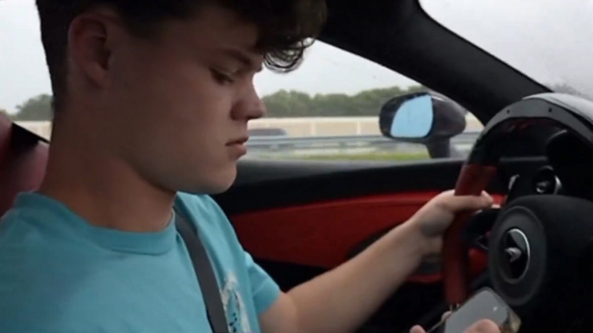 Блогер Джек Доерті розбив McLaren за 200 тисяч доларів у прямому ефірі Блогер Джек Доерті розбив McLaren за 200 тисяч доларів у прямому ефірі