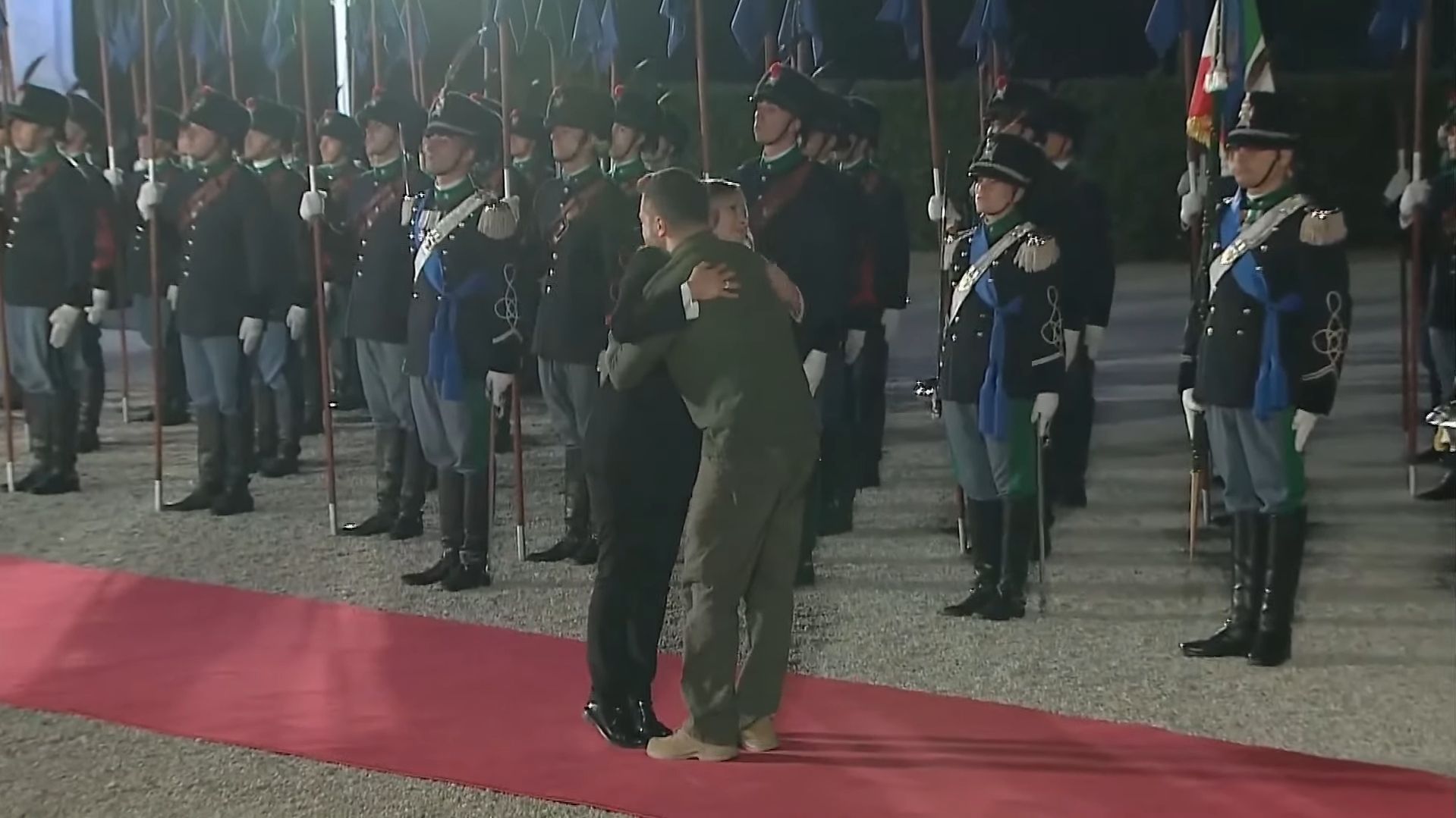 Зеленський прибув до Італії Зеленський прибув до Італії