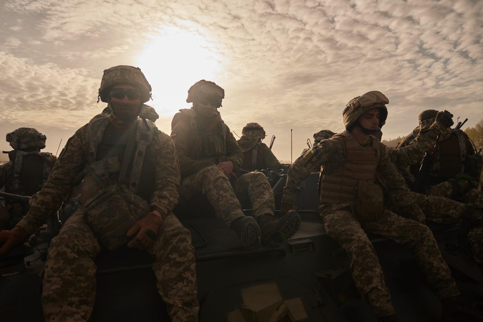 В Україні дозволили іноземцям підписувати контракти зі ЗСУ В Україні дозволили іноземцям підписувати контракти зі ЗСУ