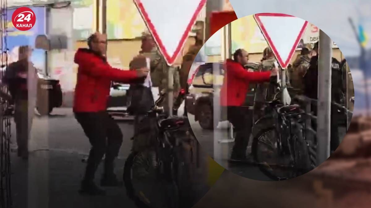 У Житомирі чоловік, підтанцьовуючи, демонстрував документ працівникам ТЦК У Житомирі чоловік, підтанцьовуючи, демонстрував документ працівникам ТЦК