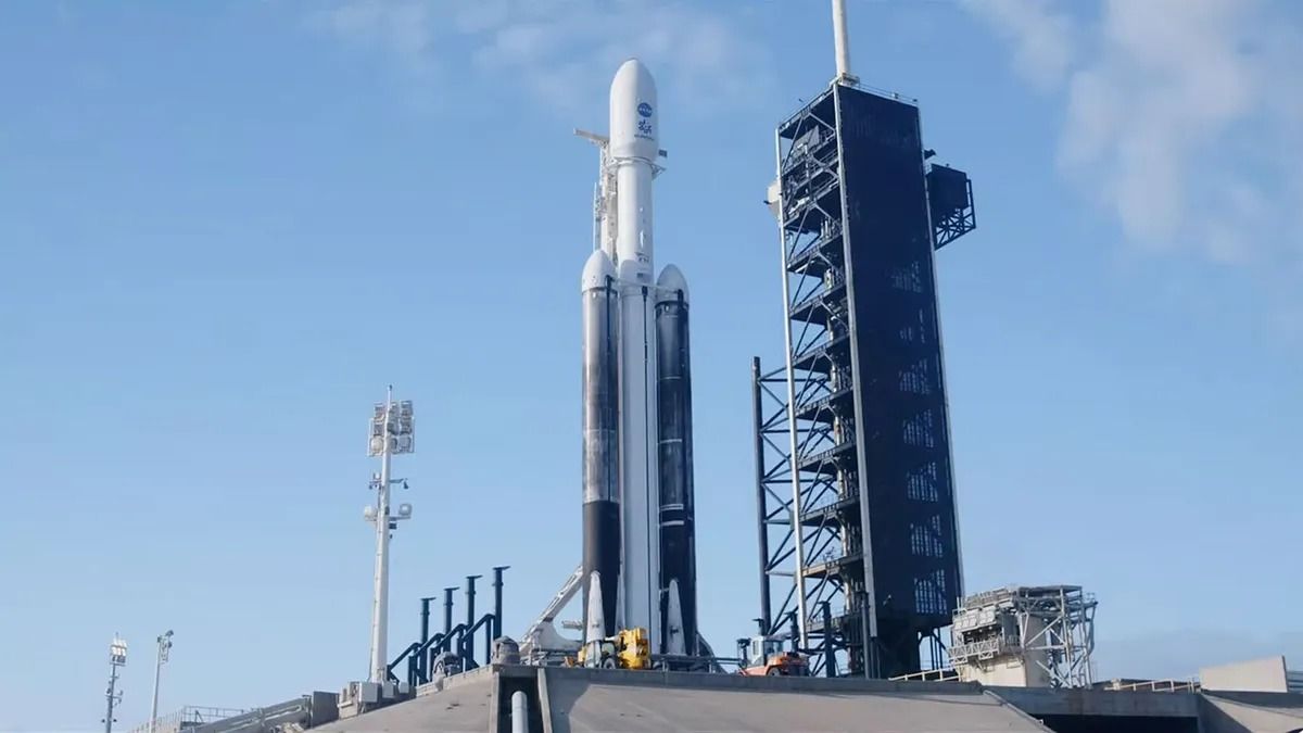 Falcon Heavy готова к старту Falcon Heavy готова к старту
