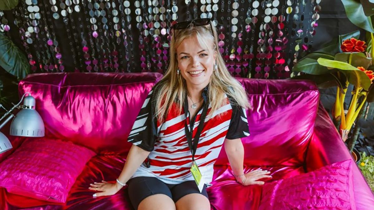 Жінка з Фінляндії спала у палатці зі 180 людьми - як це було Жінка з Фінляндії спала у палатці зі 180 людьми - як це було