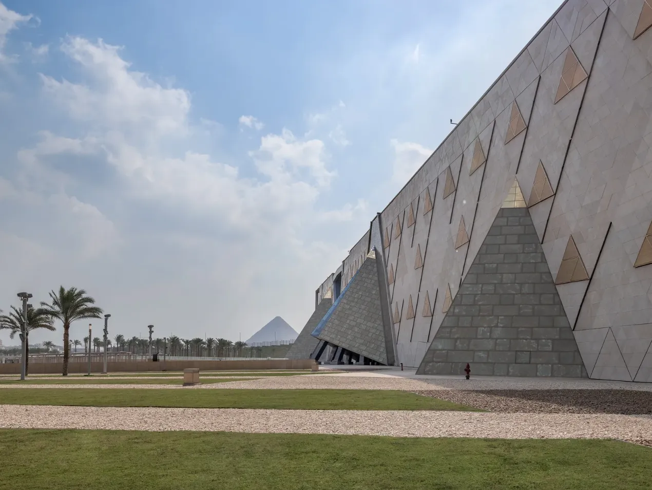 Великий Єгипетський музей у Гізі почали будувати понад 20 років тому Великий Єгипетський музей у Гізі почали будувати понад 20 років тому