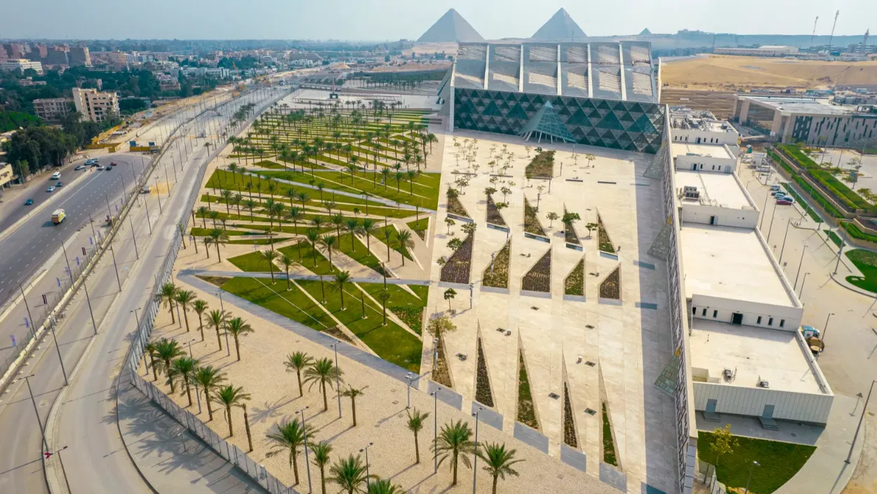 Великий єгипетський музей ззовні Великий єгипетський музей ззовні