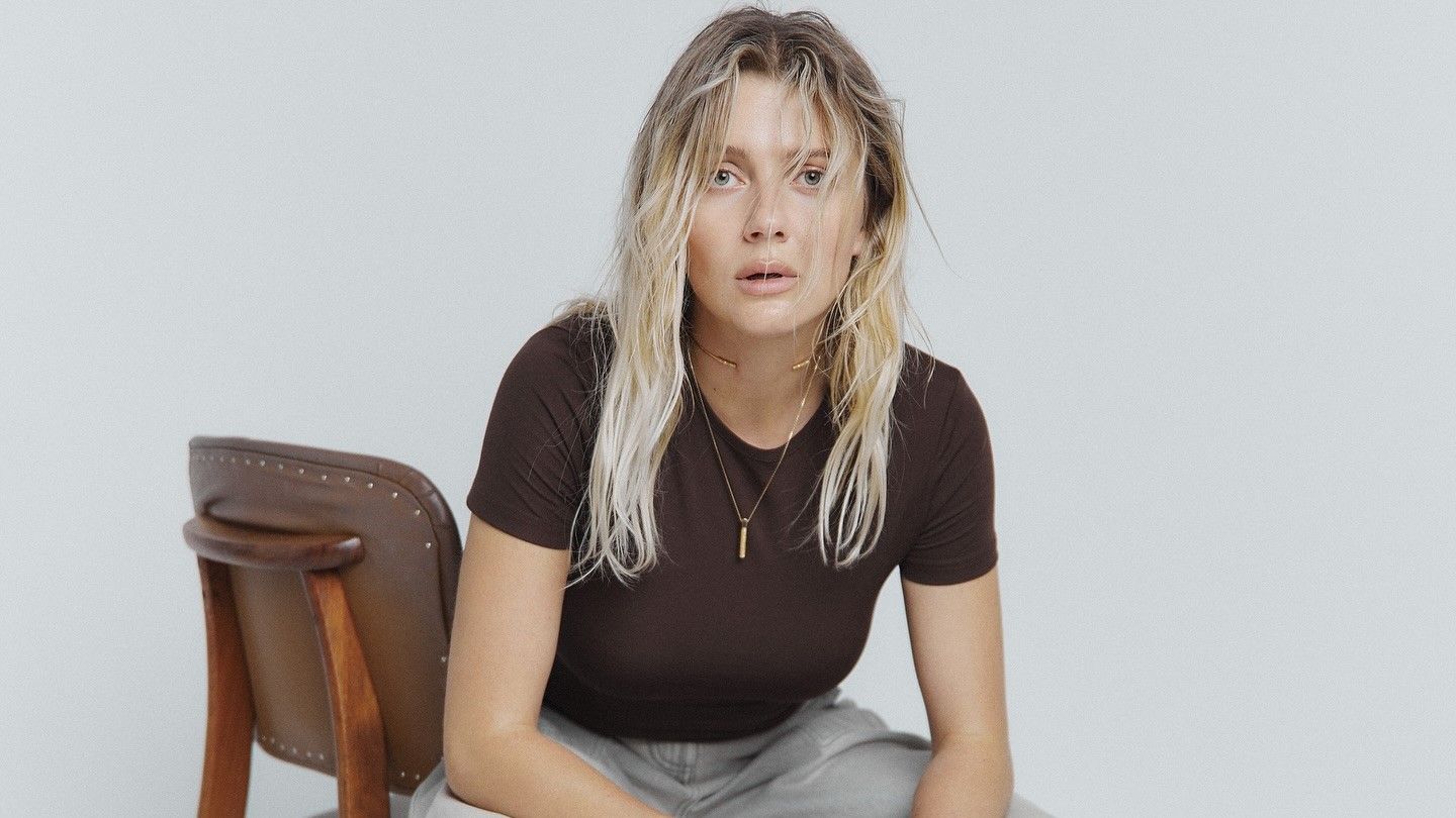 KOLA и Артема Пивоварова захейтили за совместный трек - ответ певицы - Show24 KOLA и Артема Пивоварова захейтили за совместный трек - ответ певицы - Show24