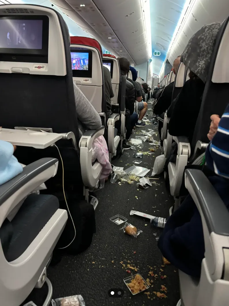 Последствия турбулентности на рейсе Air Canada из Ванкувера в Сингапур Последствия турбулентности на рейсе Air Canada из Ванкувера в Сингапур