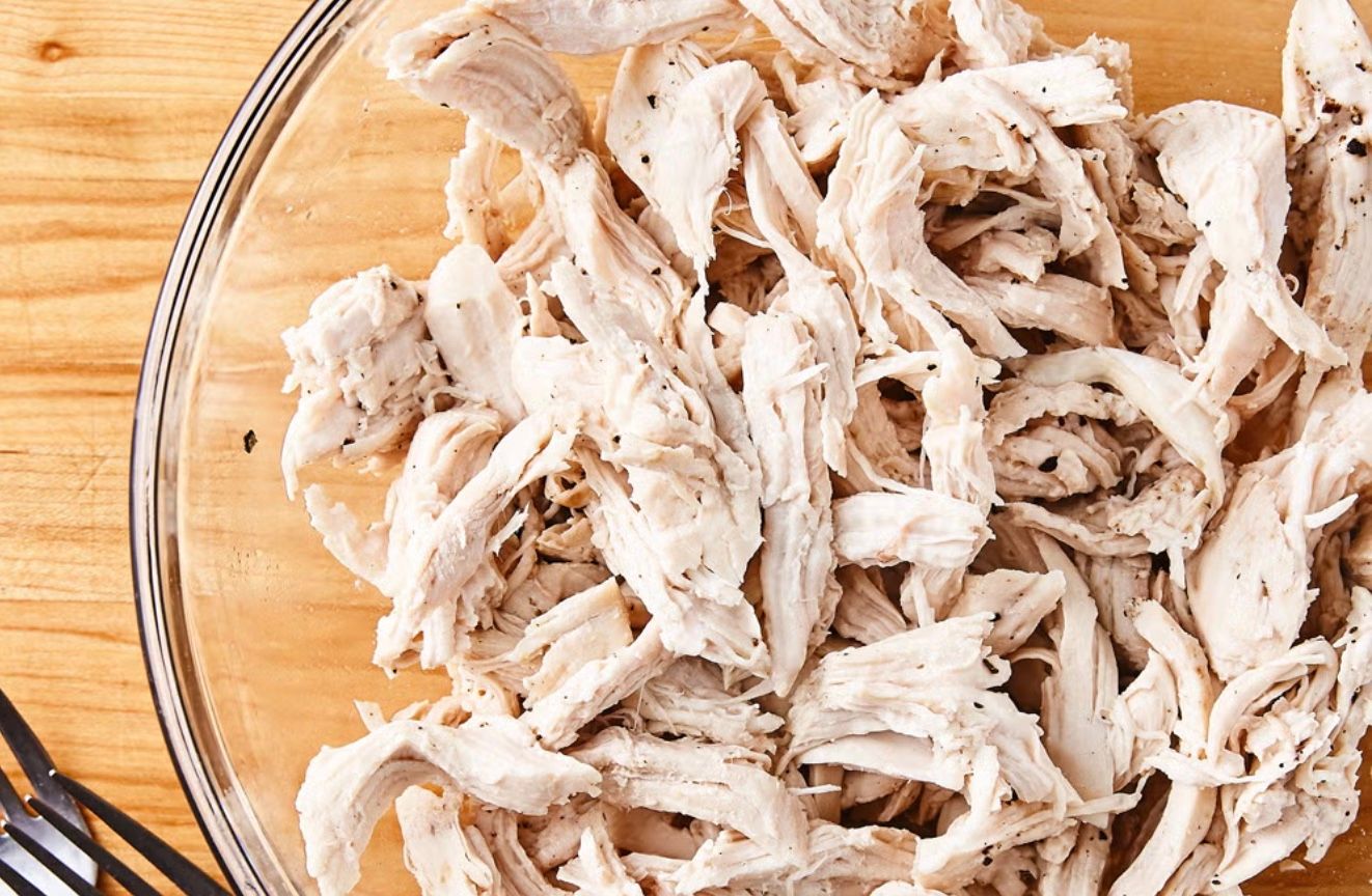 Как правильно варить курицу для бульона и для салата Как правильно варить курицу для бульона и для салата