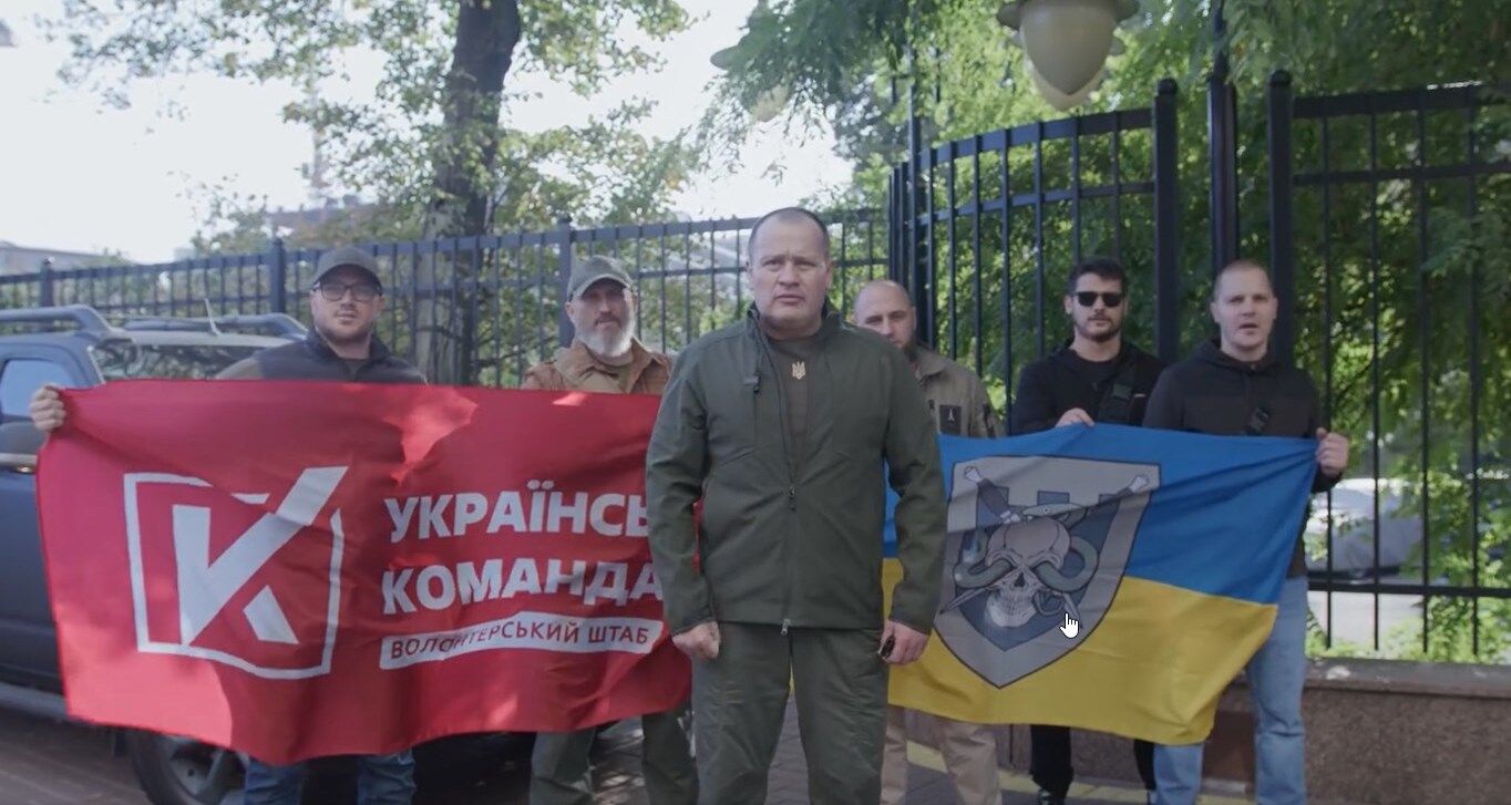 Украинская команда передала внедорожник спецподразделению ГУР МО Гюрза - 24 Канал Украинская команда передала внедорожник спецподразделению ГУР МО Гюрза - 24 Канал