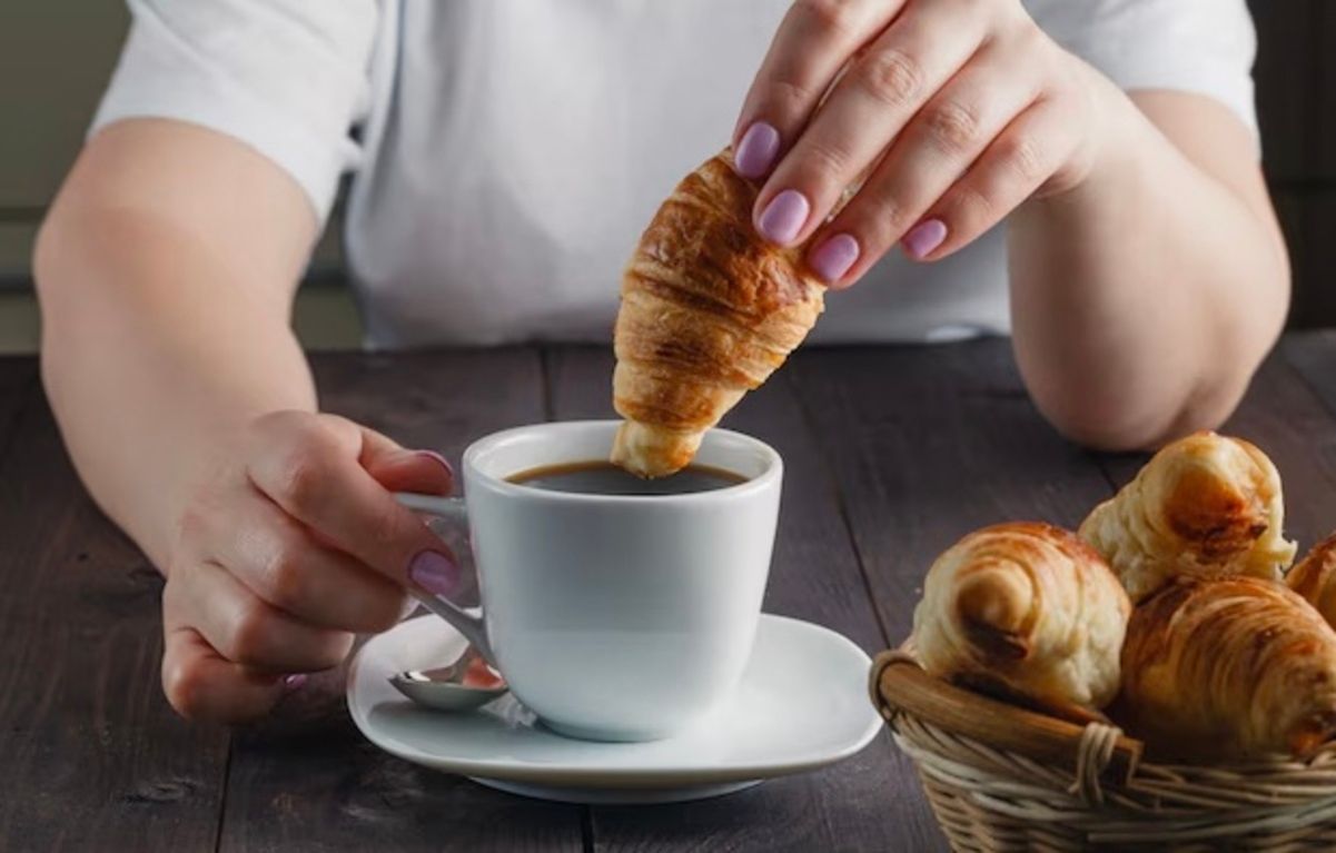 Зачем французы макают круассаны в кофе Зачем французы макают круассаны в кофе