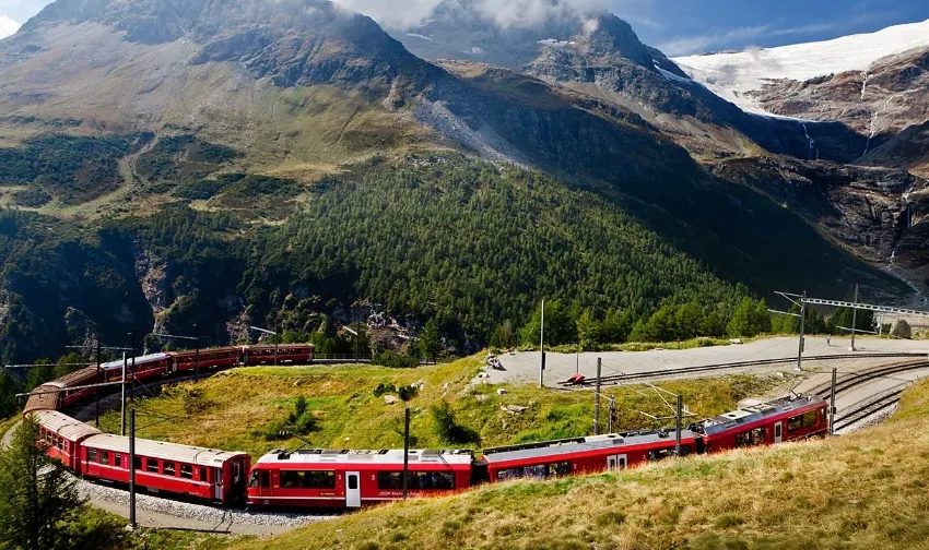Готель настільки віддалений, що єдиний спосіб потрапити туди — це піти пішки або сісти на потяг Готель настільки віддалений, що єдиний спосіб потрапити туди — це піти пішки або сісти на потяг