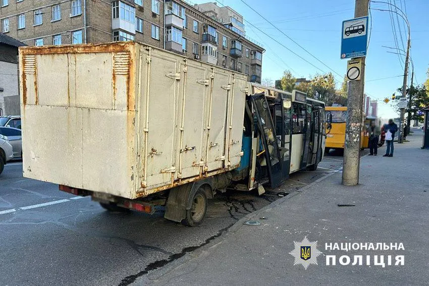 На місці ДТП у Києві 21 жовтня працюють правоохоронці