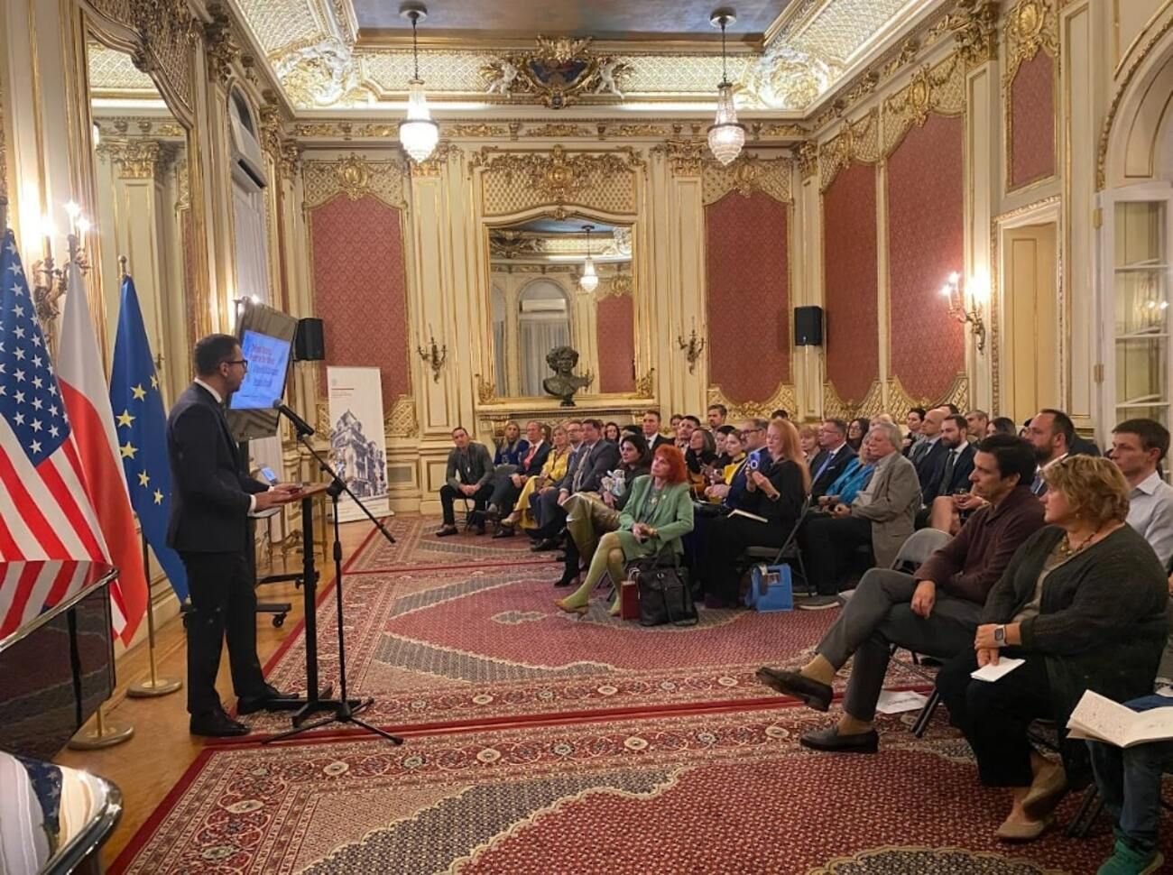 Війна Росії з Україною - у Нью-Йорку відбулася виставка про екоцид Росії в Україні Війна Росії з Україною - у Нью-Йорку відбулася виставка про екоцид Росії в Україні