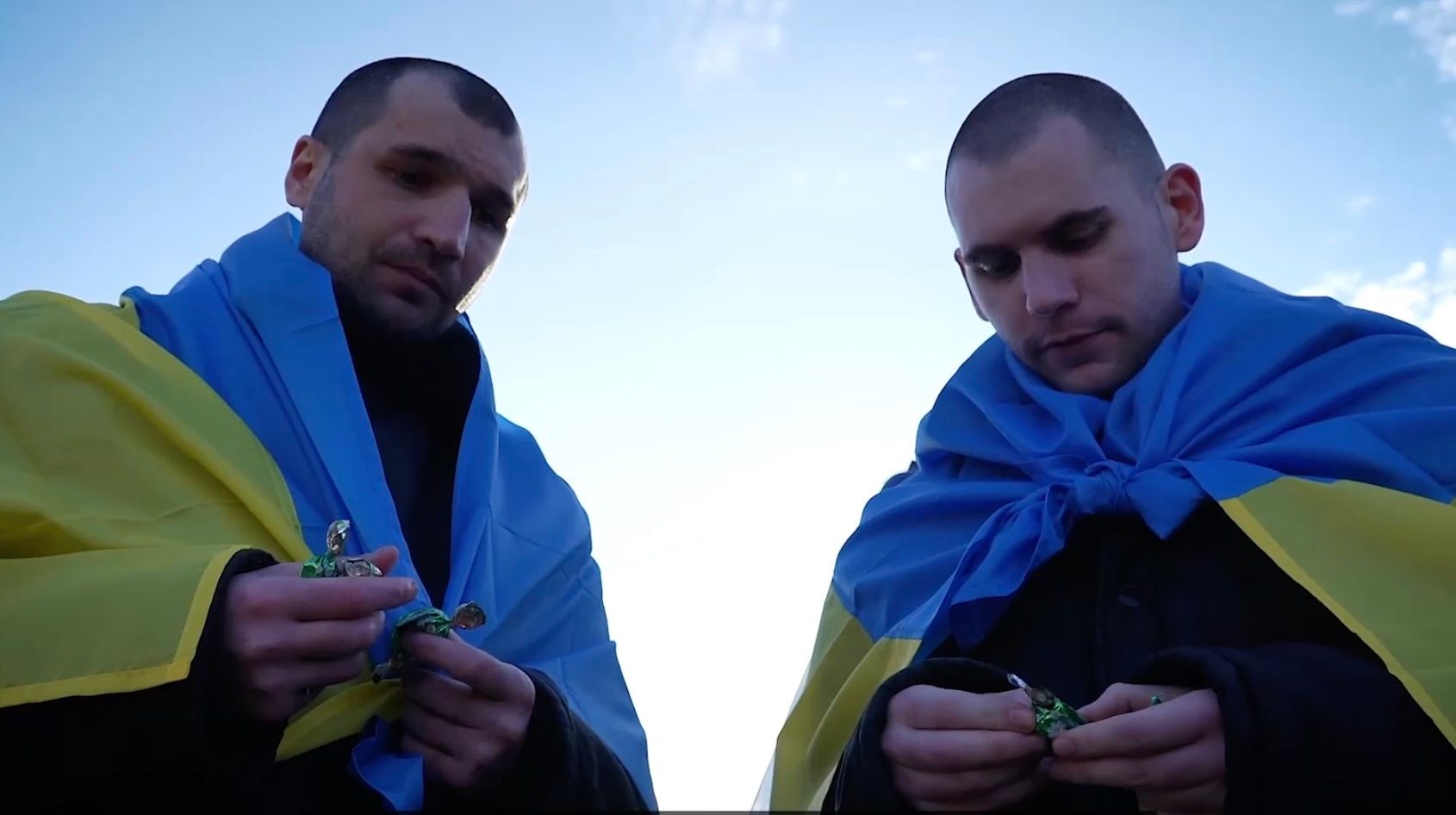 Украинцы вернулись из плена Украинцы вернулись из плена