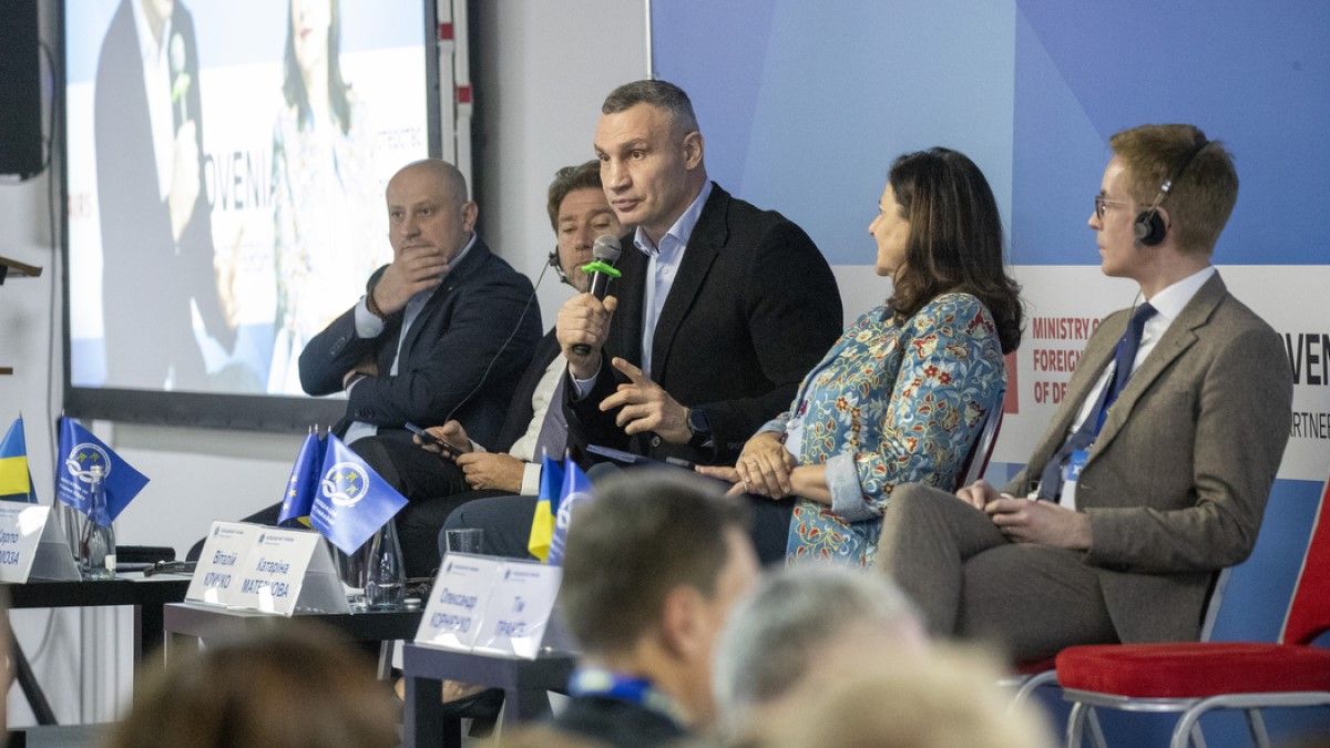 Віталій Кличко на форумі АМУ Віталій Кличко на форумі АМУ