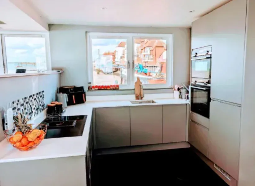 Нерухомість Кухня Будинок на воді Нерухомість Кухня Будинок на воді