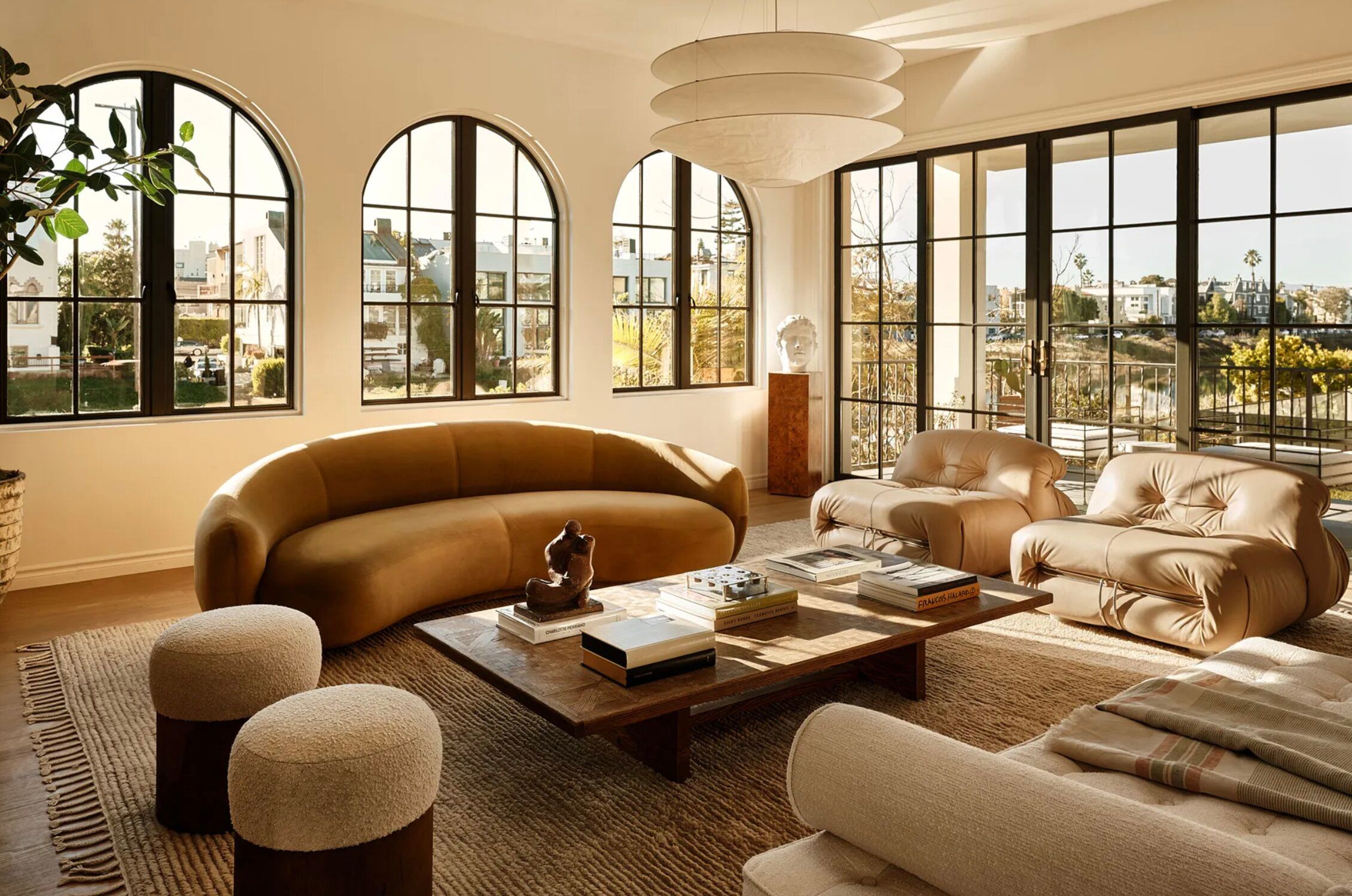 Диван-круасан - тренд 2025 року - що це за такий диван Диван-круасан - тренд 2025 року - що це за такий диван