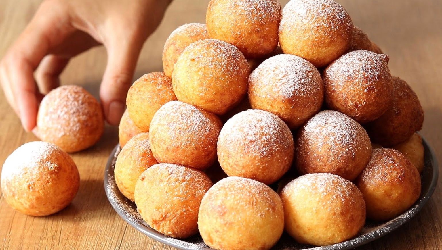 Сирні кульки з творога зі смаком дитинства Сирні кульки з творога зі смаком дитинства