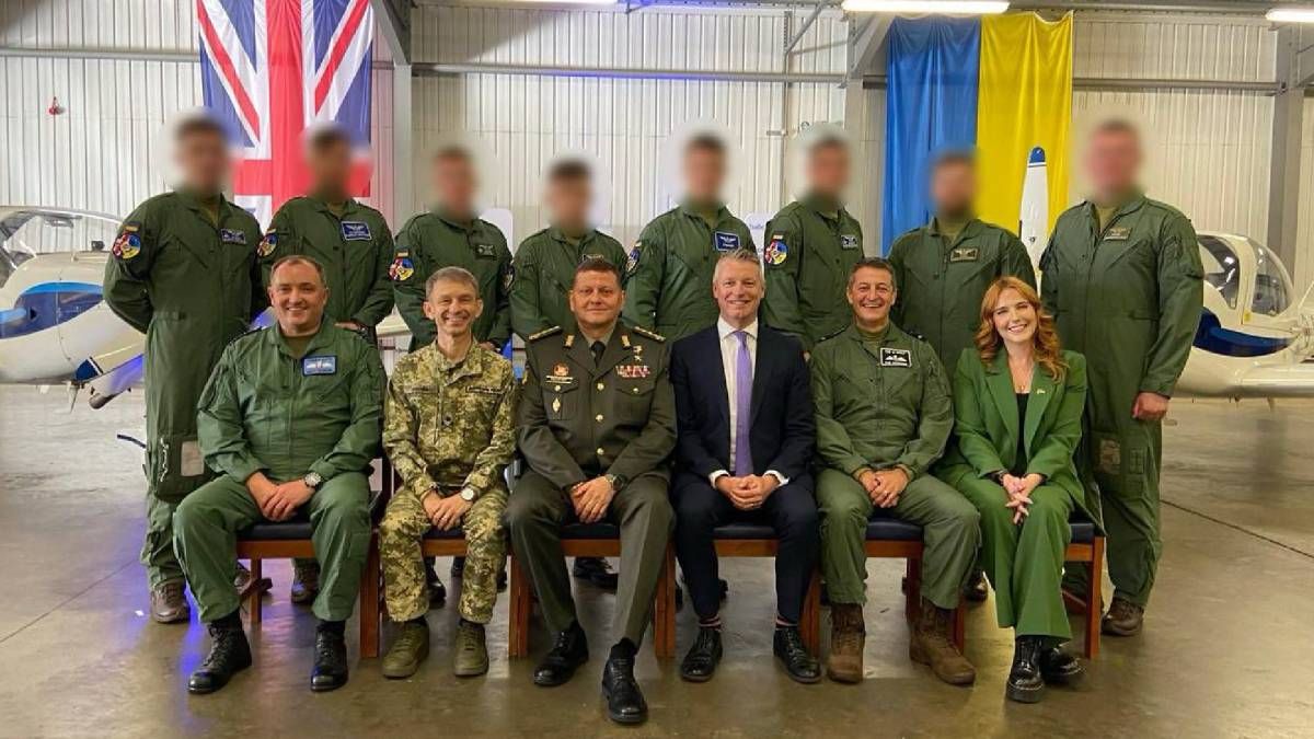 Еще одна группа летчиков завершила обучение на F-16 Еще одна группа летчиков завершила обучение на F-16