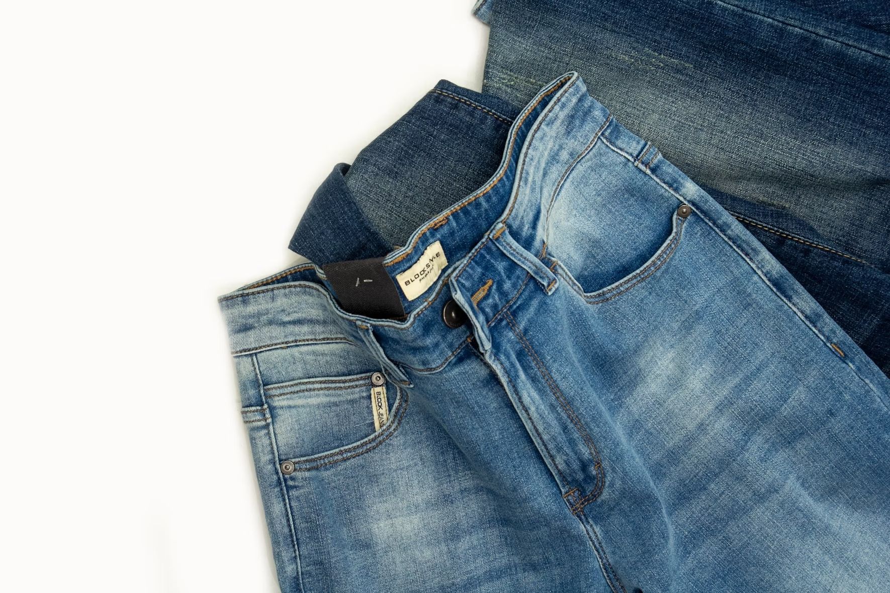 Як перетворити старі джинси у стильний кошик Як перетворити старі джинси у стильний кошик