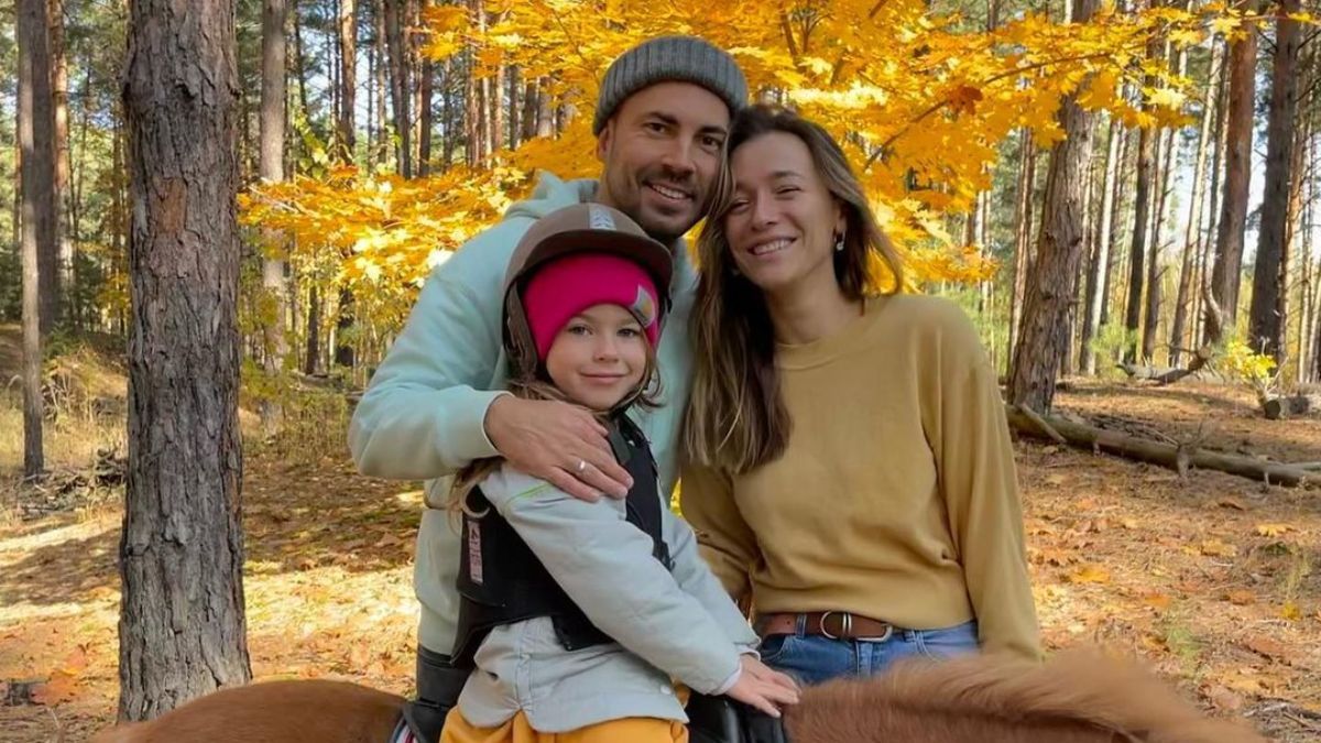 Андрій Бєдняков з дружиною та донькою Андрій Бєдняков з дружиною та донькою