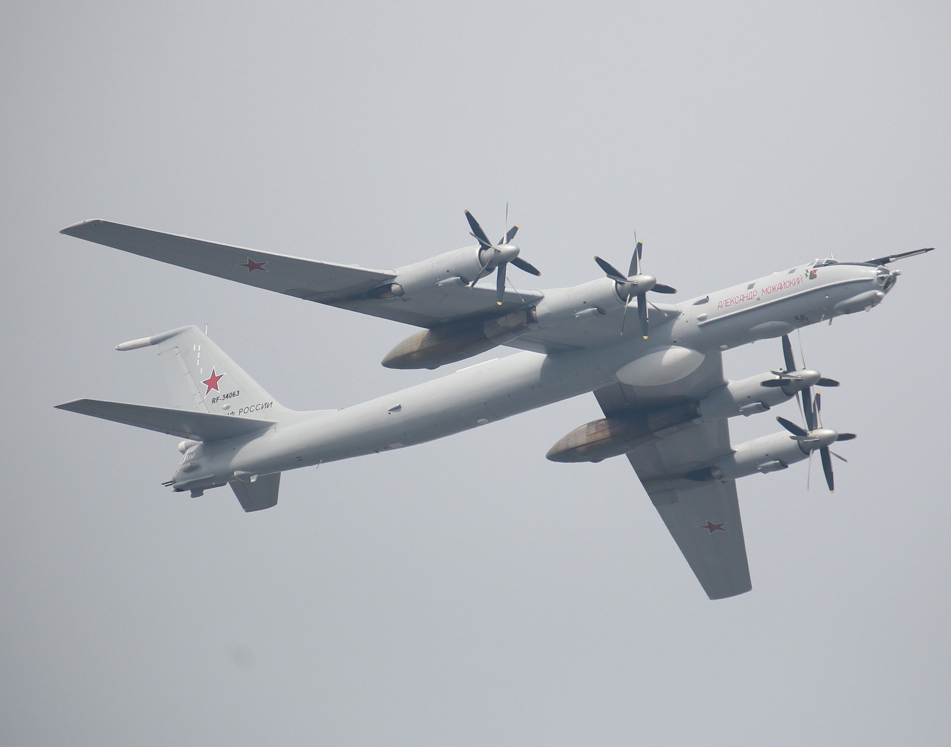 Ту-95 зафіксували у небі Росії Ту-95 зафіксували у небі Росії