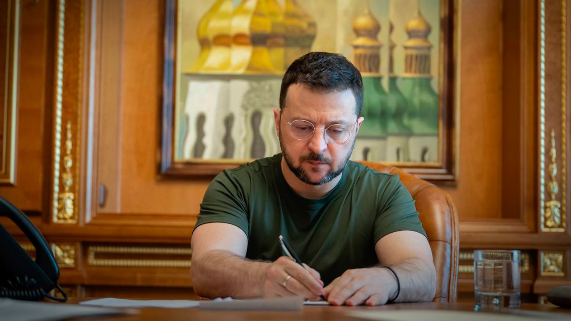 Зеленський підписав закон 12023 Зеленський підписав закон 12023