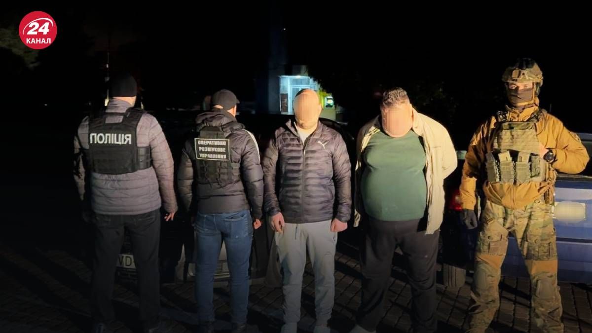 На Закарпатье задержали группу лиц, которая переправляла мужчин за границу На Закарпатье задержали группу лиц, которая переправляла мужчин за границу