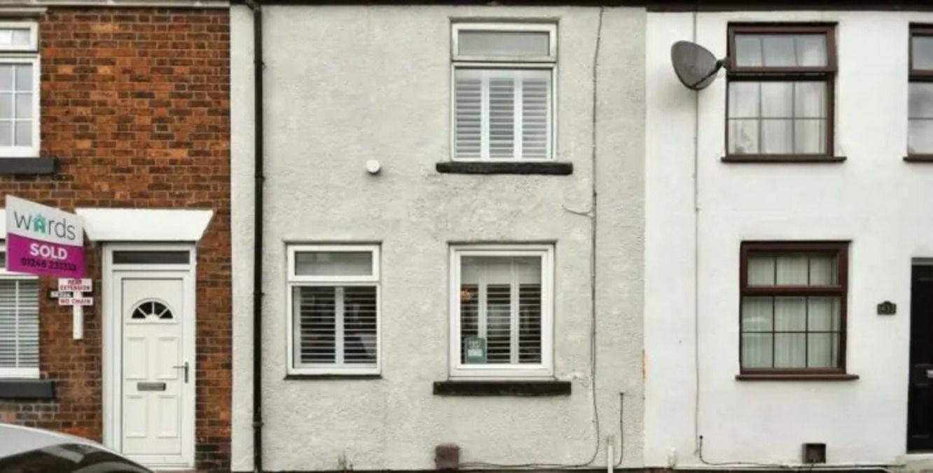 Нема дверей - покупці не можуть знайти вхід до будинку - Нерухомість Нема дверей - покупці не можуть знайти вхід до будинку - Нерухомість