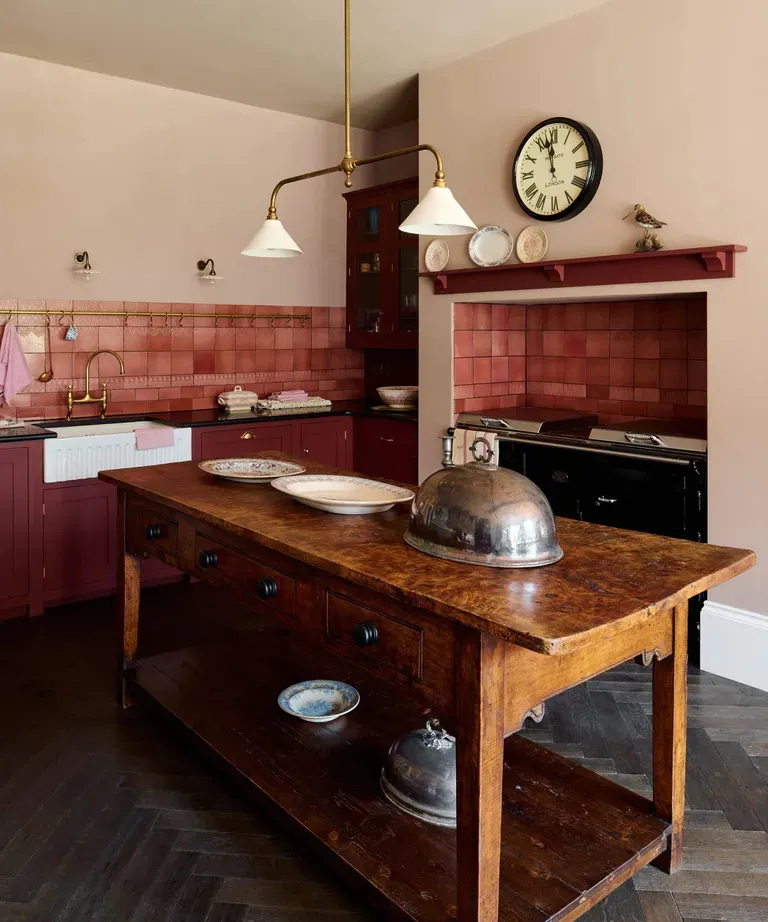 Недвижимость Интерьер Бордовая кухня Бордовая кухня Недвижимость Интерьер Бордовая кухня Бордовая кухня