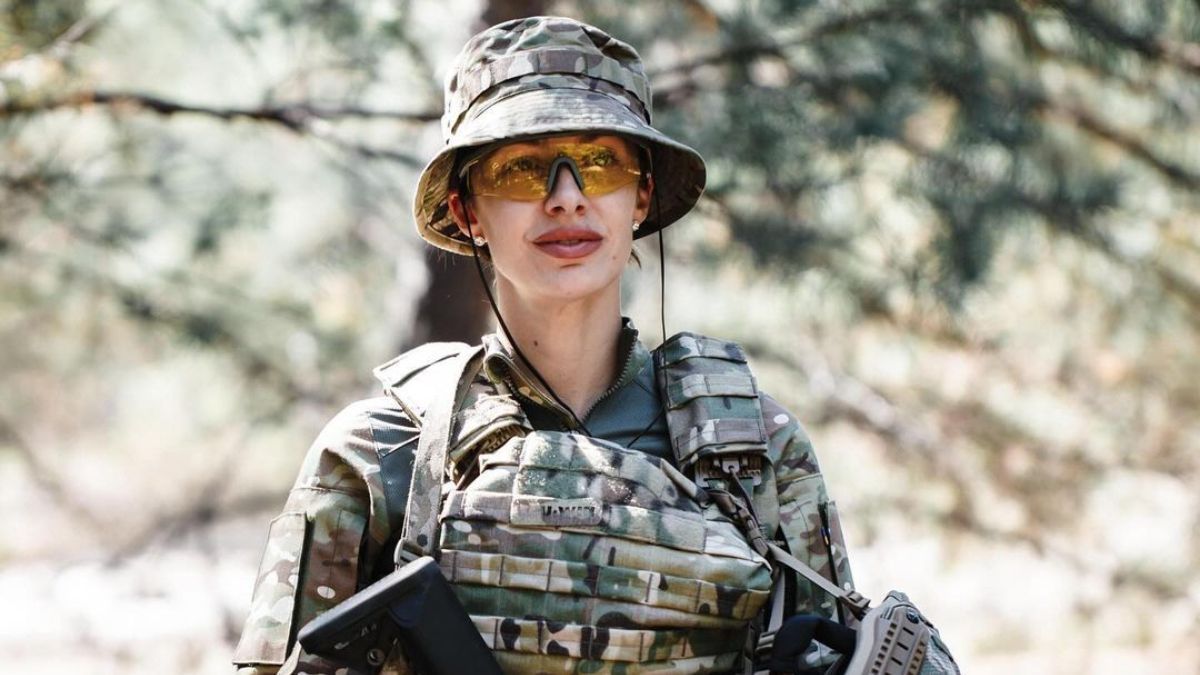 Плаття змінила на форму: колишня дружина Остапчука пройшла військове навчання - Show24 Плаття змінила на форму: колишня дружина Остапчука пройшла військове навчання - Show24