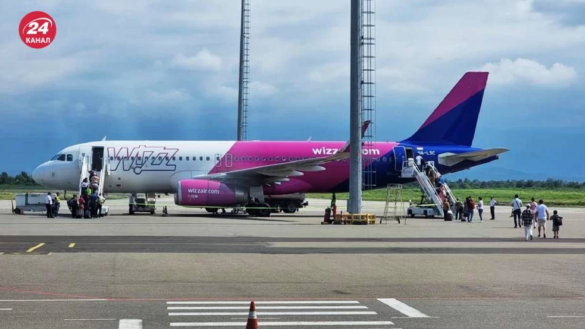 У Грузії блискавка влучила у пасажирський літак У Грузії блискавка влучила у пасажирський літак