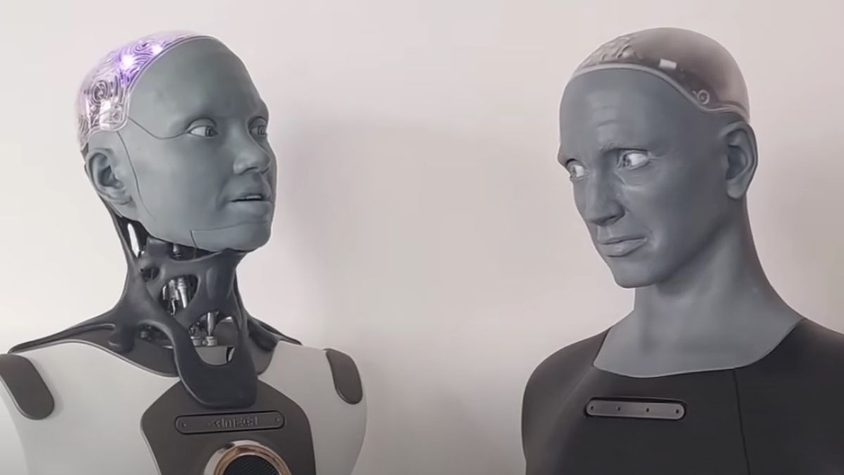 Женщина-робот поссорилась с мужем-роботом из-за неудачной шутки Женщина-робот поссорилась с мужем-роботом из-за неудачной шутки