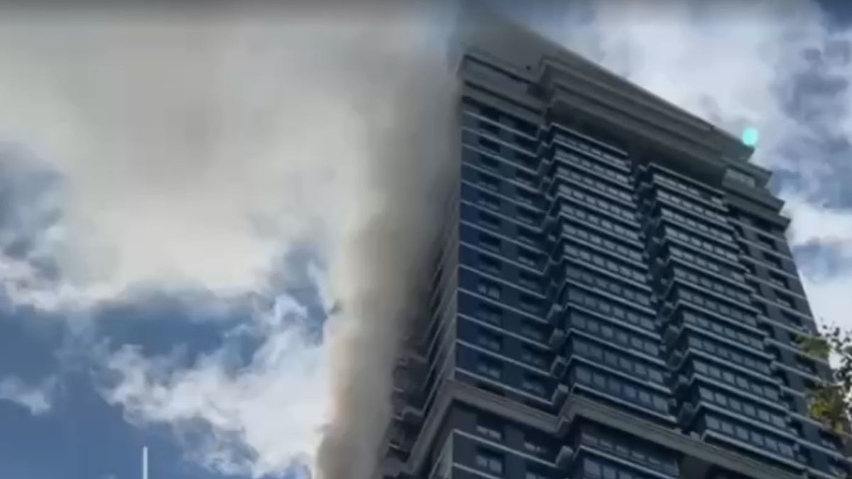 У київській багатоповерхівці спалахнув вогонь У київській багатоповерхівці спалахнув вогонь