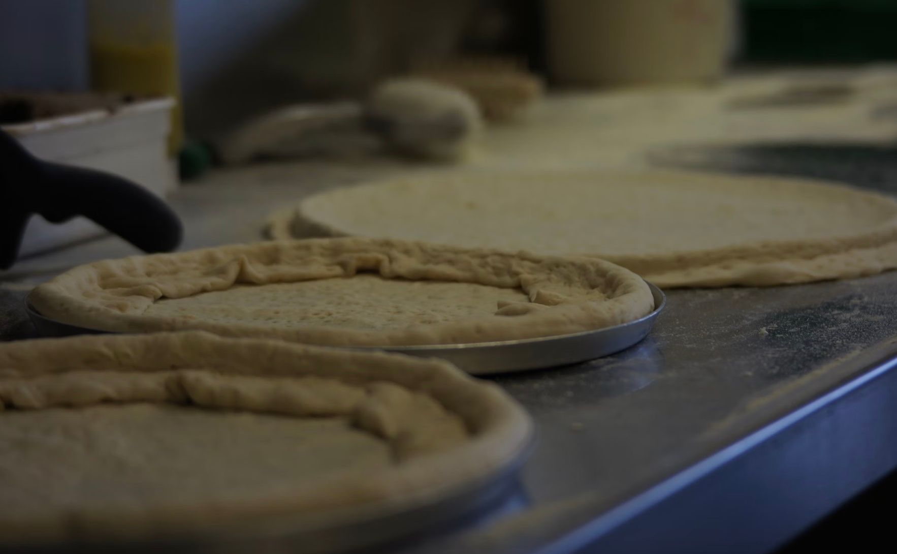 Як приготувати тонке та ніжне тісто для піци - Новини Смачно Як приготувати тонке та ніжне тісто для піци - Новини Смачно