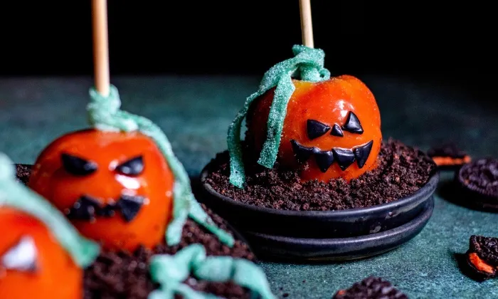 Карамелизированные яблоки - традиционное лакомство на Хэллоуин в Польше Карамелизированные яблоки - традиционное лакомство на Хэллоуин в Польше