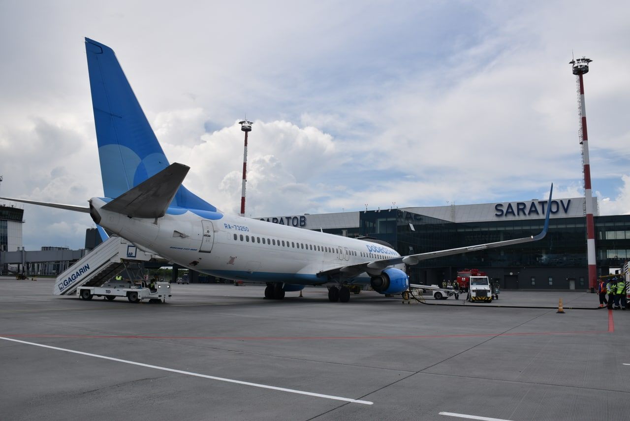 Дроны атакуют российский Саратов: аэропорт пришлось закрыть - 24 Канал Дроны атакуют российский Саратов: аэропорт пришлось закрыть - 24 Канал