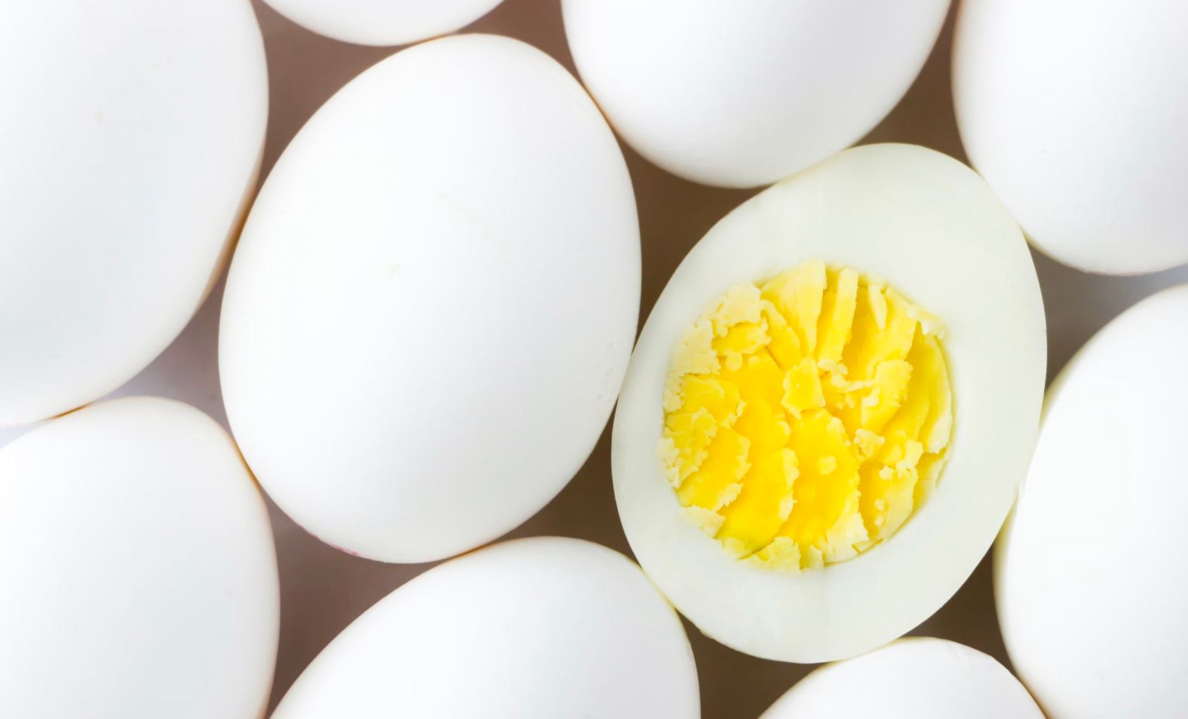 Как измельчить вареные яйца за 15 секунд без терки Как измельчить вареные яйца за 15 секунд без терки