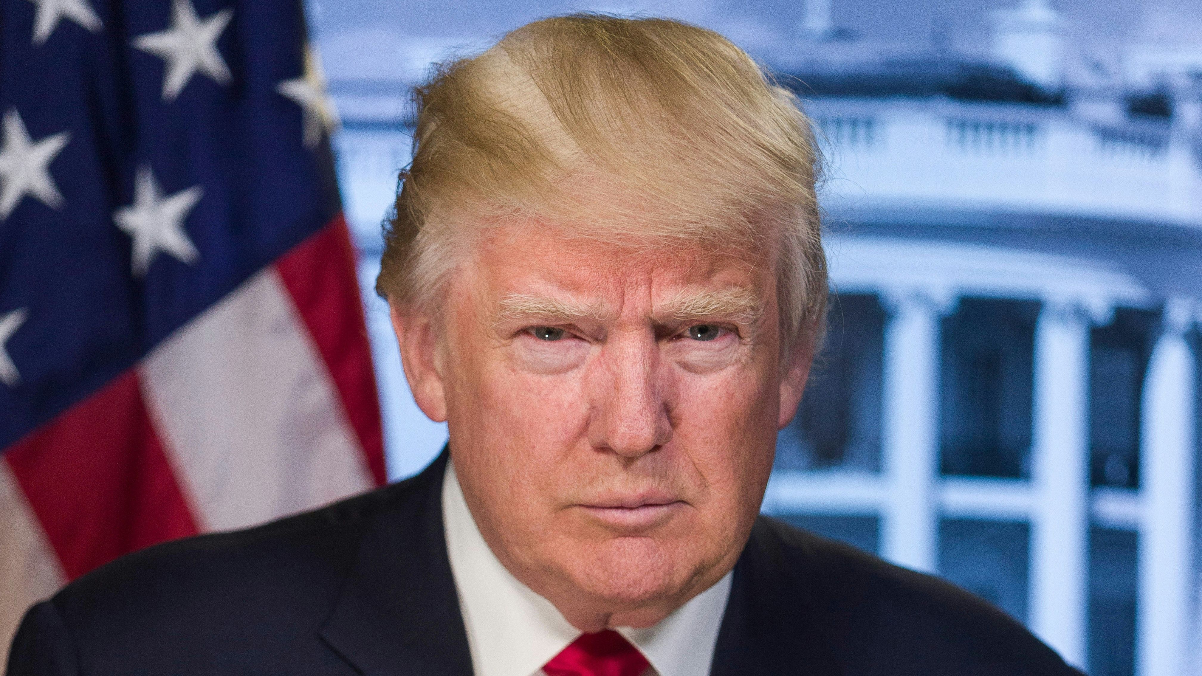 Дональд Трамп потроллил Джо Байдена, сев за руль мусоровоза Дональд Трамп потроллил Джо Байдена, сев за руль мусоровоза