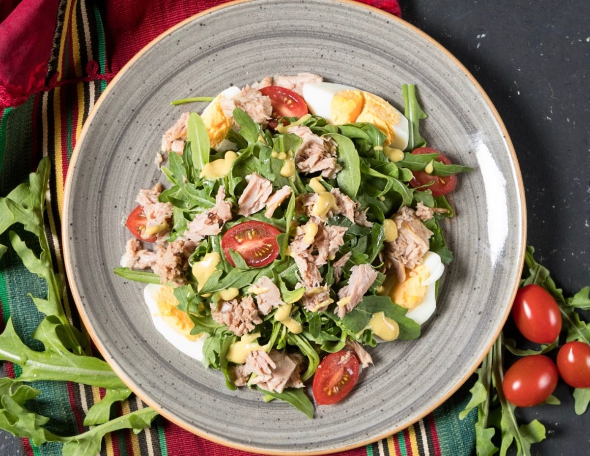 Салат с консервированным тунцом Салат с консервированным тунцом