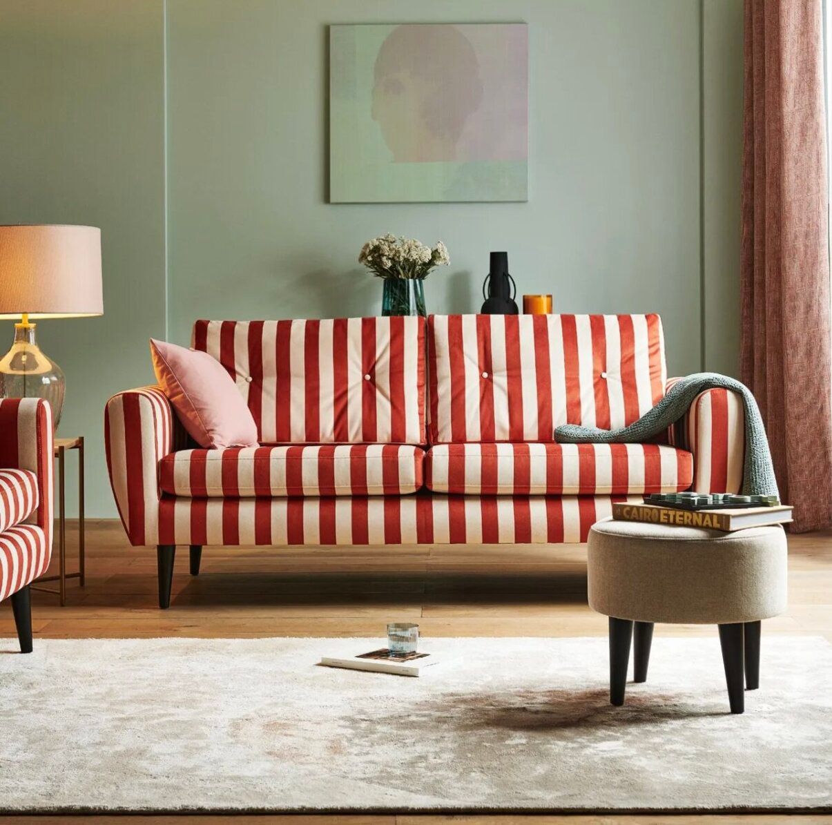 Смугастий принт буде найпопулярнішим для оббивки меблів у 2025 році Смугастий принт буде найпопулярнішим для оббивки меблів у 2025 році
