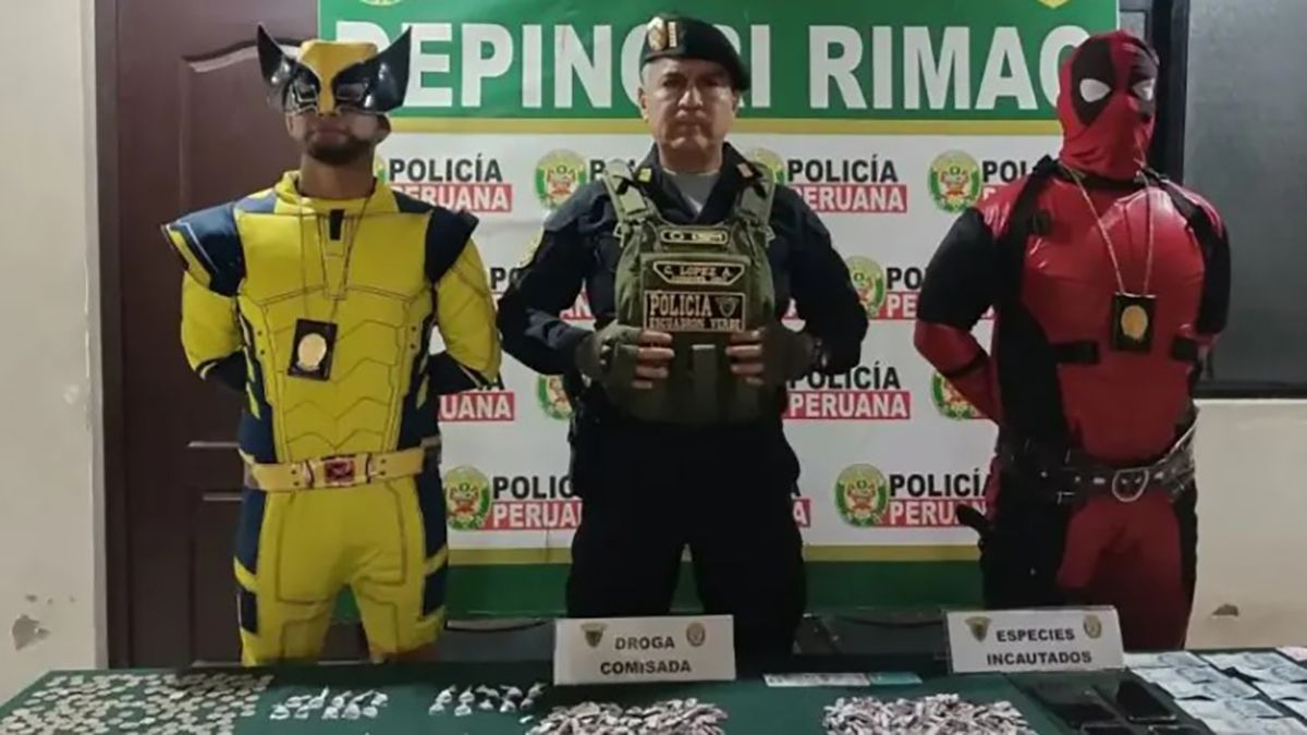 Перуанська поліція у костюмах Дедпула та Росомахи зловила злочинців Перуанська поліція у костюмах Дедпула та Росомахи зловила злочинців