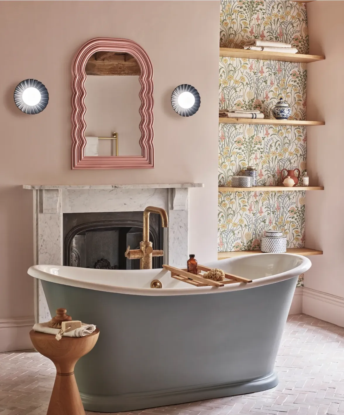 Стильна рожева ванна Стильна рожева ванна