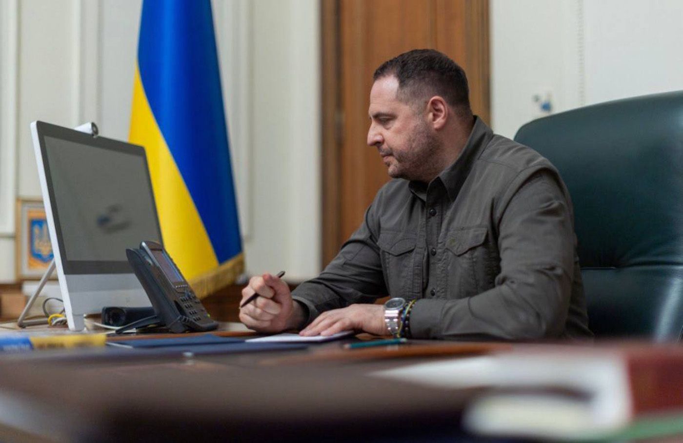 Україна наполягає на повному виведенні російських військ Україна наполягає на повному виведенні російських військ