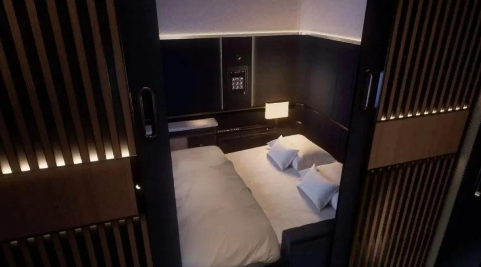 Сидіння можуть перетворитися на двоспальне ліжко Сидіння можуть перетворитися на двоспальне ліжко