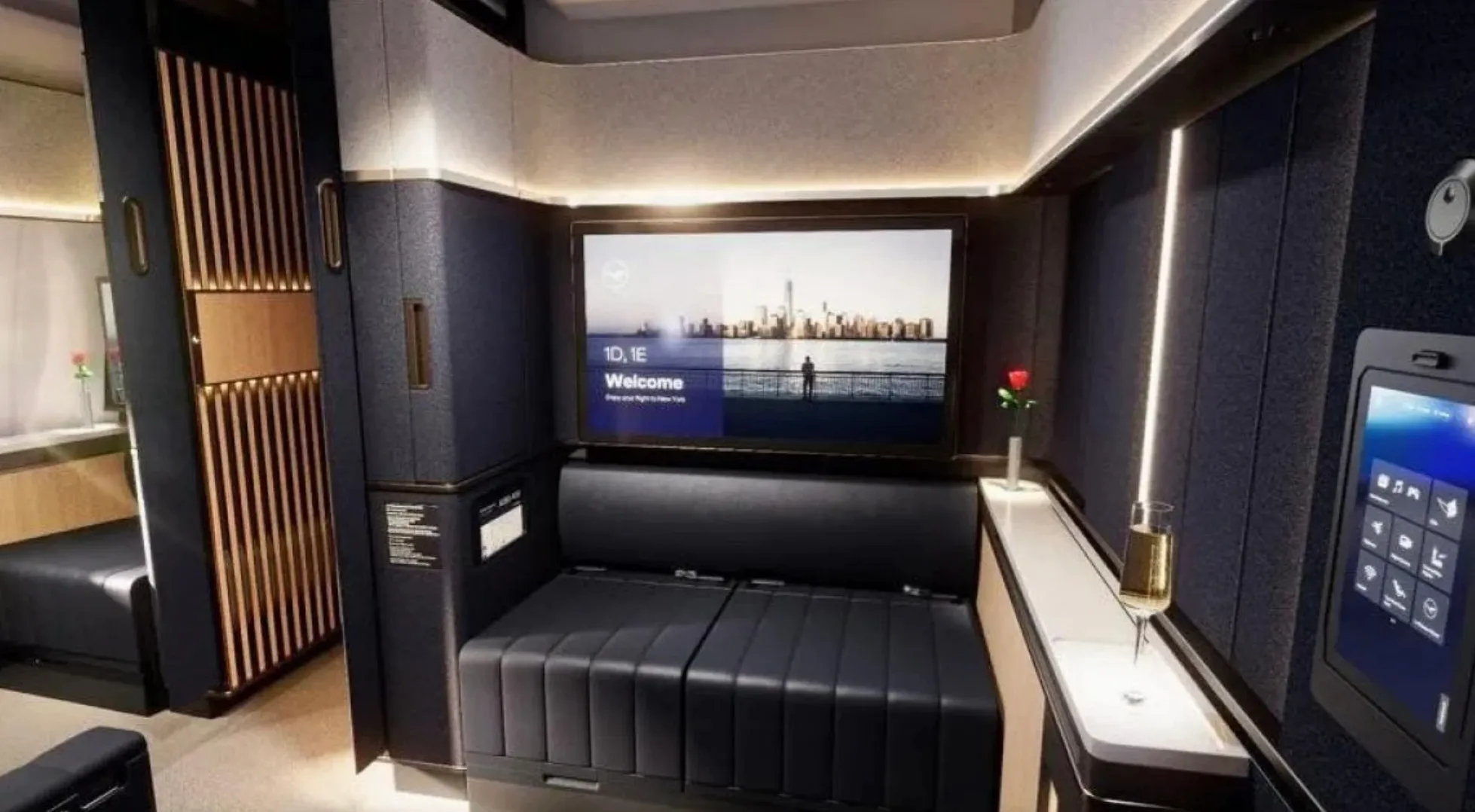 Сидіння оснащені лавою для двох осіб Сидіння оснащені лавою для двох осіб