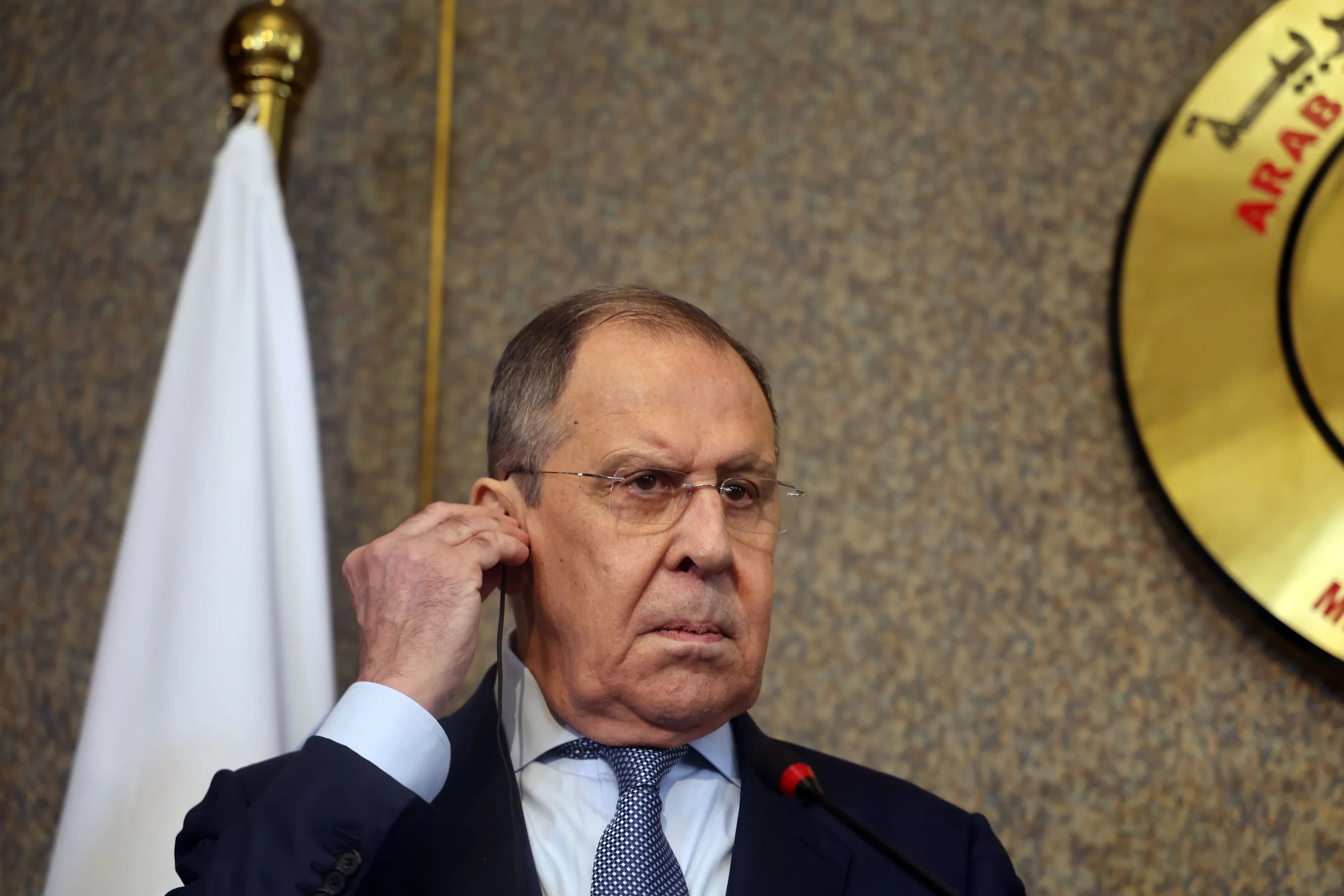 Лавров Лавров