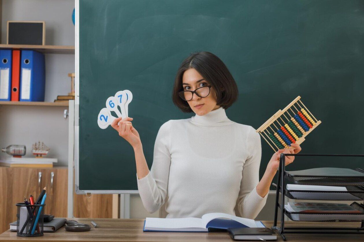 Зарплата вчителя - Руслан Циганков назвав причини небажання педагогів йти на роботу у школу Зарплата вчителя - Руслан Циганков назвав причини небажання педагогів йти на роботу у школу