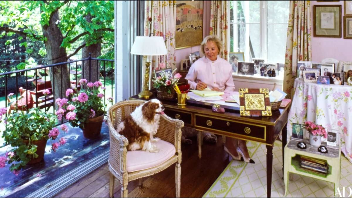 Вдова Кеннеді мешкала у родинній резиденції, а літо проводила в котеджі у Гайаніс-Порті Вдова Кеннеді мешкала у родинній резиденції, а літо проводила в котеджі у Гайаніс-Порті