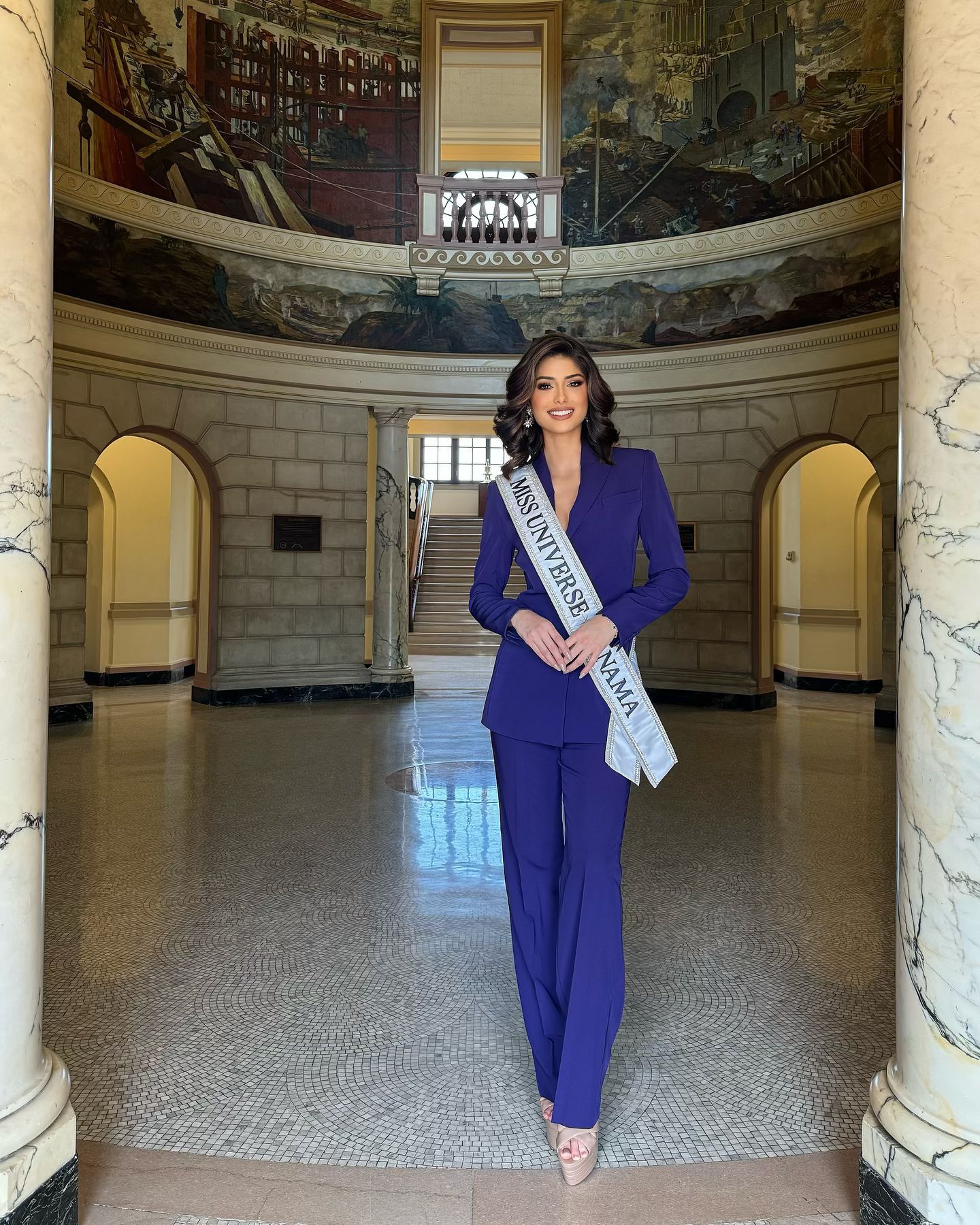 Італі Мора Італі Мора